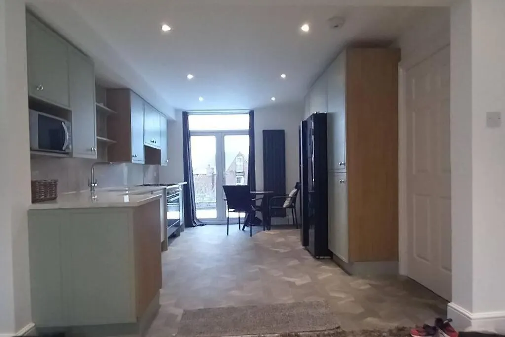 דירה שפילד Lovely Commodious, Private Charming Studio, En Suite בריטניה