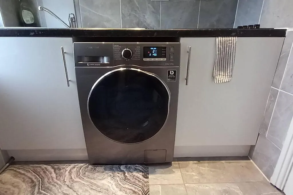 דירה שפילד Lovely Commodious, Private Charming Studio, En Suite